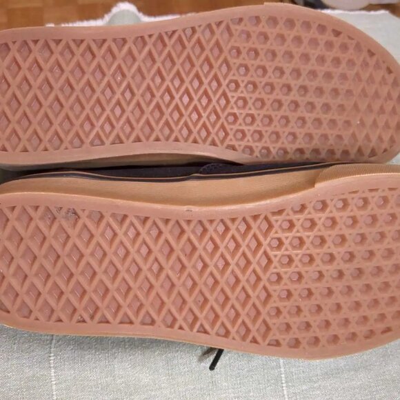 Vans Unisex Black Low Top Shoes with Gold Eyelet - Size 9.5 M, 11 W - Picture 5 of 5